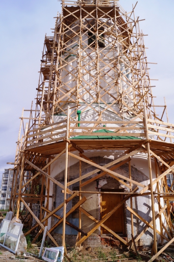 В храме прп. Стефана Пермского продолжаются ремонтно-восстановительные работы.