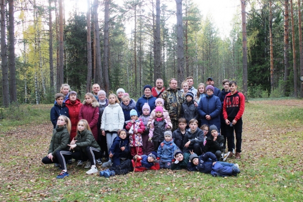 Учебный год в Кулойской Воскресной школе начался лесным походом 