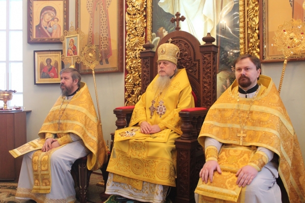 Епископ Василий в день своего тезоименитства совершил Божественную литургию в храме прп. Лонгина Коряжемского