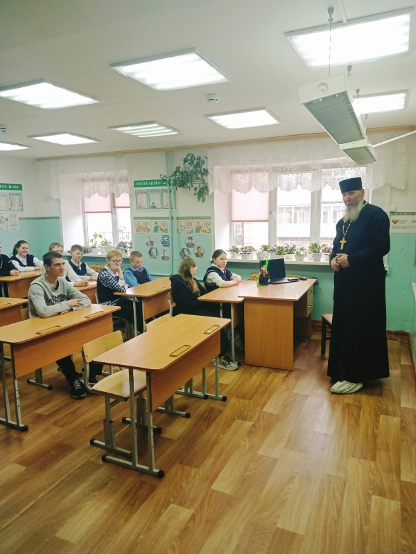 Священнослужитель посетил Няндомскую коррекционную школу-интернат