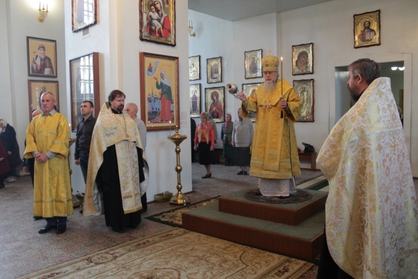 Накануне дня памяти свт. Иова Патриарха Московского епископ Василий совершил Всенощное бдение в Свято-Лонгиновом храме г. Коряжмы