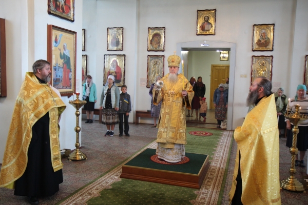 Епископ Василий совершил Всенощное бдение в Свято-Лонгиновом храме