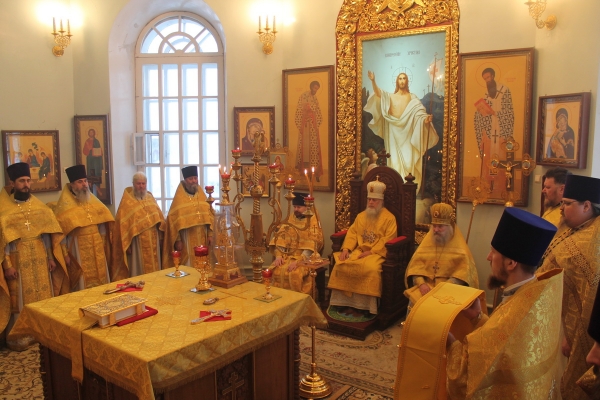 В день памяти апостола Филиппа епископ Василий совершил Божественную литургию