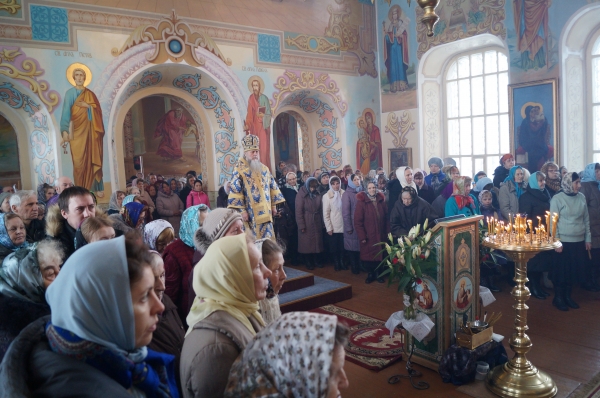 В праздник Благовещения Пресвятой Богородицы Епископ Василий совершил литургию в храме Владимирской иконы Божией Матери г. Котлас