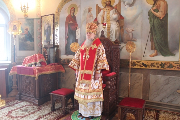 В день памяти перенесения мощей свт. Николая Чудотворца епископ Василий совершил Литургию в Котласе