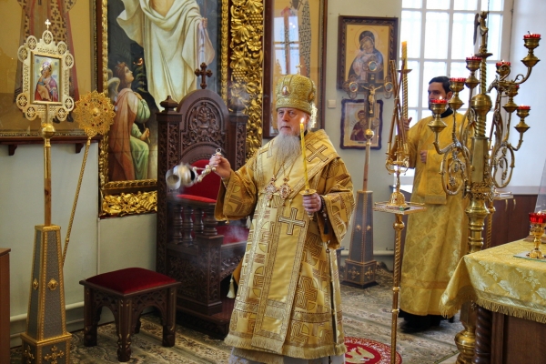 Накануне дня памяти свв. Петра и Февронии Муромских епископ Василий совершил Всенощное бдение