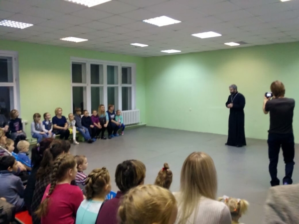 Вельский священник принял участие в празднике, посвященном Дню Матери