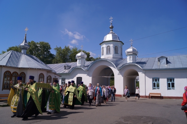 В Коряжме состоялся крестный ход с веригами и власяницей прп. Лонгина Коряжемского