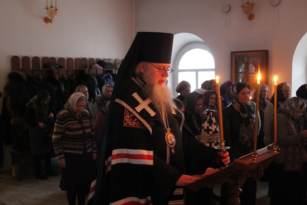 Епископ Василий совершил повечерие с чтением Великого канона прп. Андрея Критского в храме святителя Николая Чудотворца г. Котлас