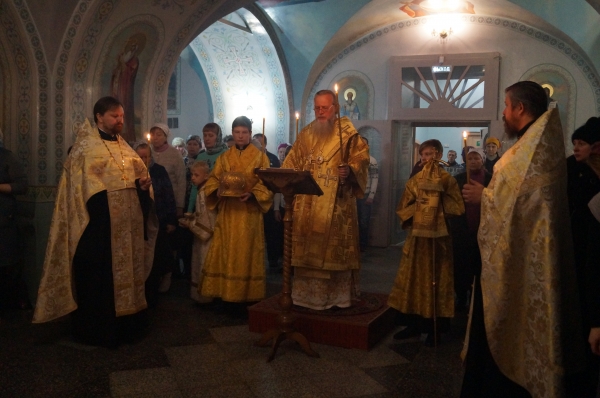 Епископ Василий совершил Всенощное бдение накануне дня памяти свт. Николая Чудотворца 