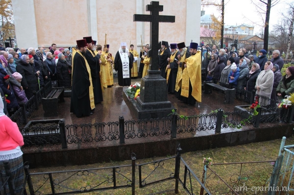 Память епископа Тихона (Степанова) молитвенно почтили в Архангельске
