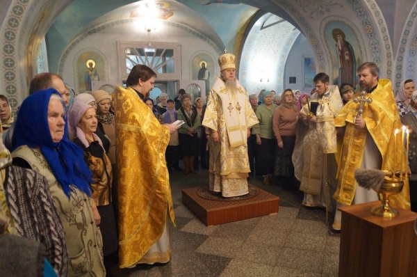 В день памяти свт. Николая Чудотворца епископ Василий совершил Божественную литургию в Свято-Никольском храме г. Коряжмы