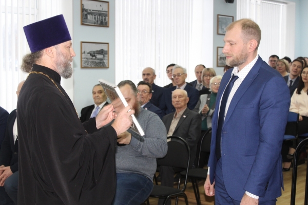 Котласский священник принял участие в церемонии вступления в должность Главы ГО «Котлас» Дениса Шевела