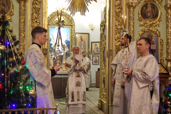 В праздник Рождества Христова епископ Василий совершил Божественную литургию в Коряжме