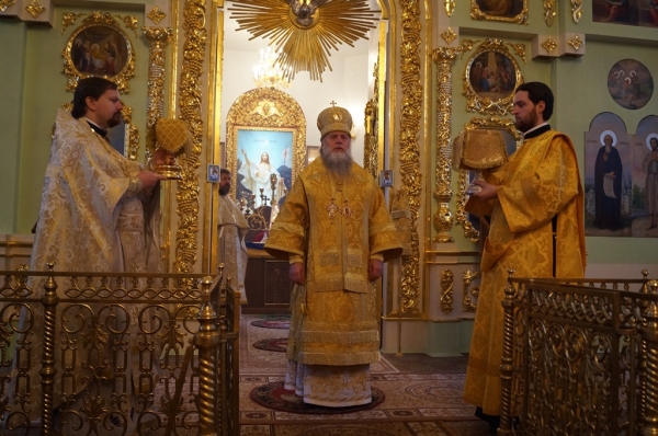В день памяти апостола и евангелиста Матфея епископ Василий совершил Божественную литургию в храме прп. Лонгина Коряжемского г. Коряжма