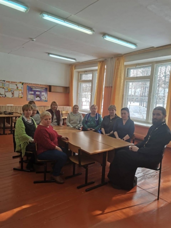 Руководитель миссионерского отдела провел очередную встречу с учителями Савватиевской школы