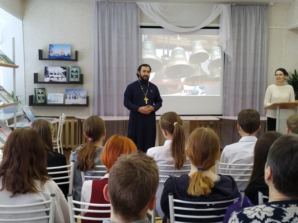 В рамках Лонгиновских чтений состоялась беседа с элементами кинопоказа «Дорога к храму»