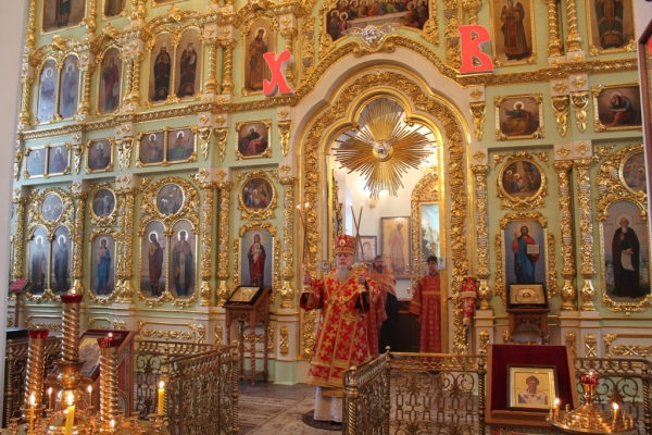 Накануне дня памяти свв. жен - мироносиц епископ Василий совершил Всенощное бдение 