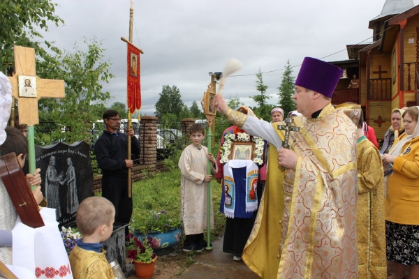В Кулое установлен памятник свв. Петру и Февронии