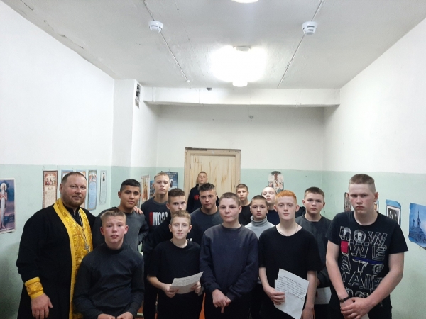 Иерей Роман Овсянников посетил спецшколу в Каргополе-2