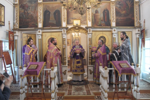 Епископ Василий совершил Божественную литургию в Успенском храме г. Вельска