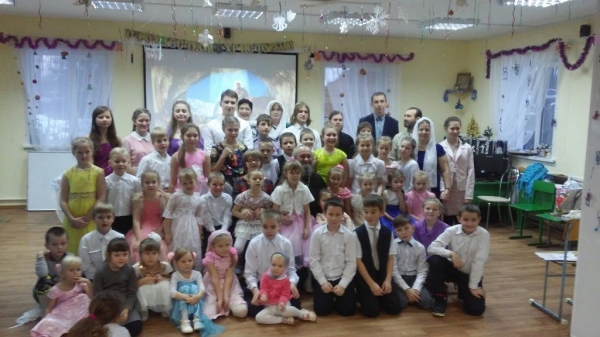 Детский праздник «Славим Рождество Христово» состоялся в Вельске