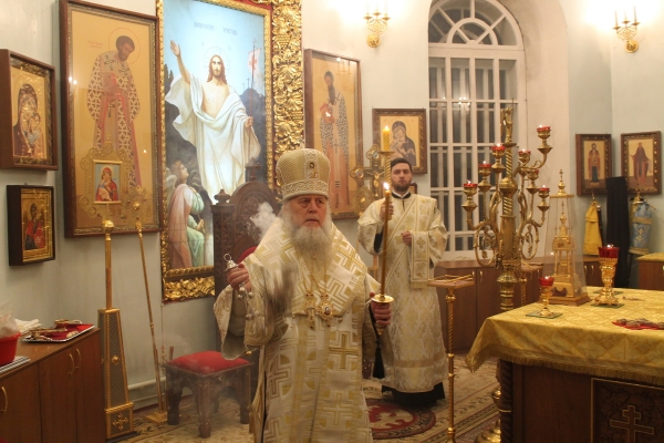 Епископ Василий совершил Всенощное бдение в Коряжме