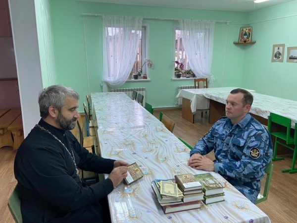 Благочинный Вельского округа встретился с заместителем начальника ФКУ СИЗО-3 г. Вельска