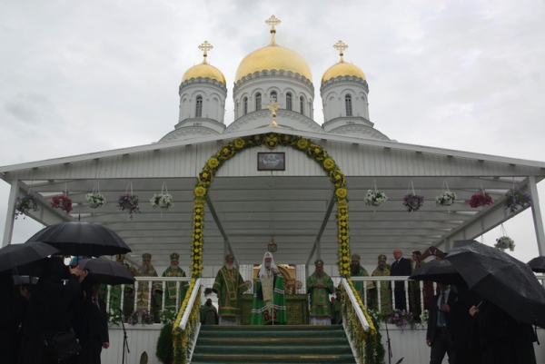 В день памяти преподобного Серафима Саровского в Свято-Троицком Серафимо-Дивеевском монастыре совершена Божественная литургия