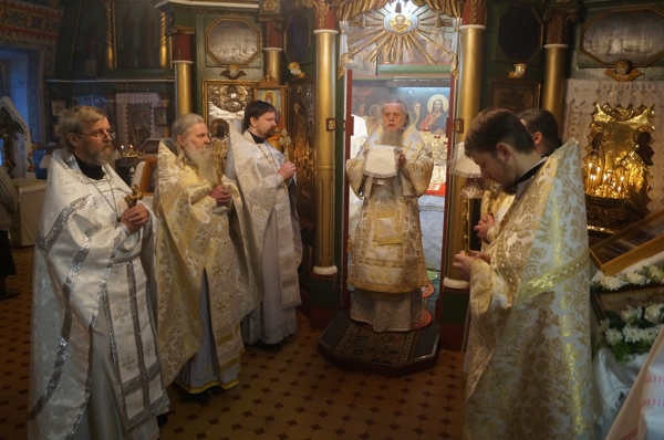 Епископ Василий совершил Божественную литургию в храме Святой Троицы с. Красноборска