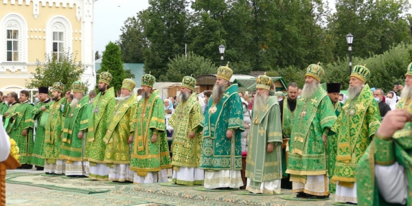 В день памяти прп. Серафима Саровского епископ Василий сослужил митрополиту Варсонофию Божественную литургию в Дивеевском монастыре