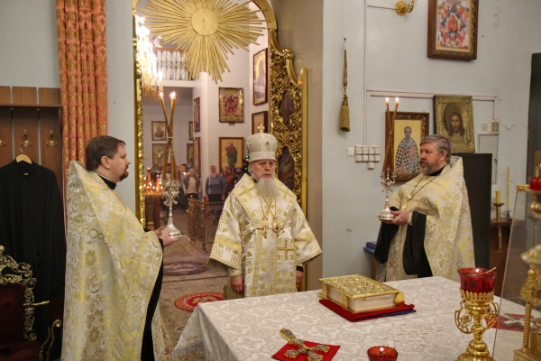 Епископ Василий совершил Всенощное бдение накануне Святого Богоявления
