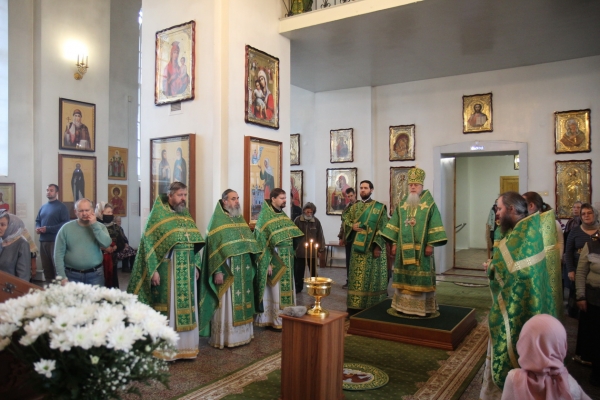 В день памяти прп. Сергия Радонежского епископ Василий совершил Божественную литургию в Коряжме