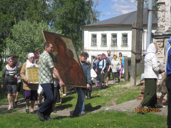 В Сольвычегодске совершили крестный ход с иконой Божией Матери «Одигитрия»