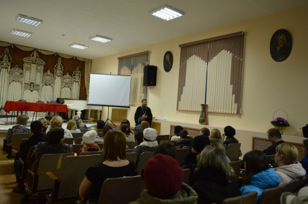 В поселке Вычегодский прошла акция в защиту детей