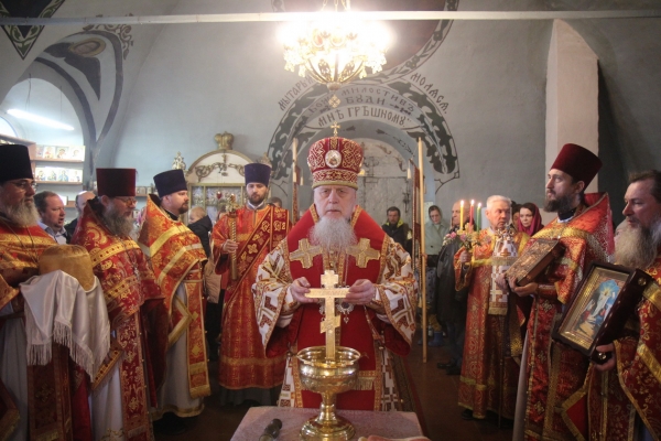 В Пятницу Светлой Седмицы епископ Василий совершил Божественную литургию в Туровце
