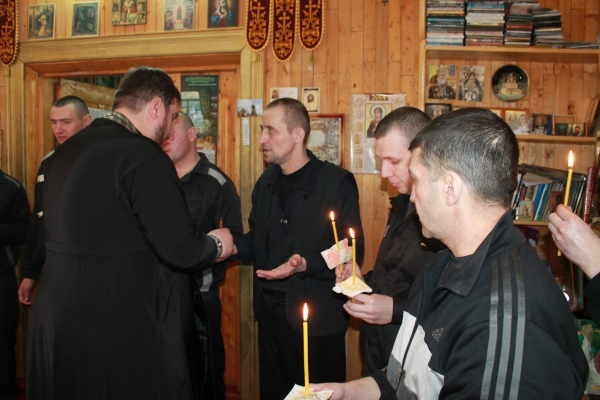 В храме Архистратига Божия Михаила в ИК №28 п. Ерцево  совершено Таинство Соборования