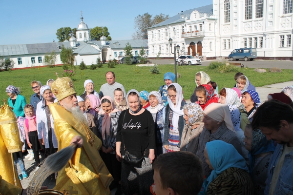 В день памяти перенесения из Едессы в Константинополь Нерукотворенного Образа Господня епископ Василий совершил Божественную литургию 