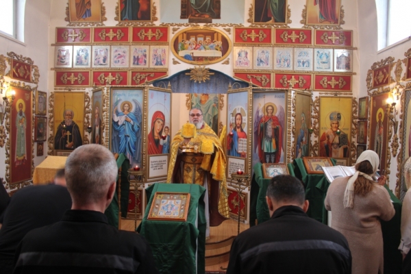 В храме праведного Симеона Богоприимца при Котласской колонии совершена Божественная литургия