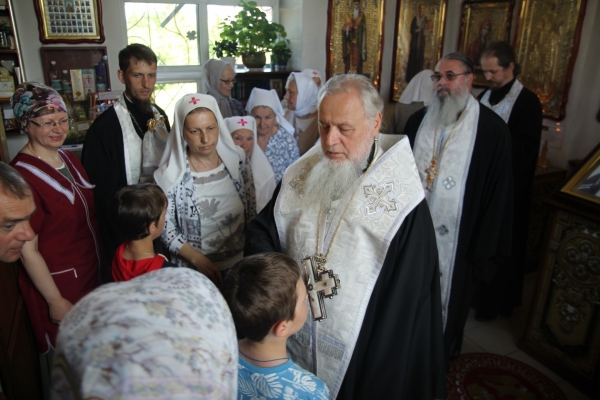 Епископ Василий совершил молебен в часовне свт. Луки Крымского г. Котласа