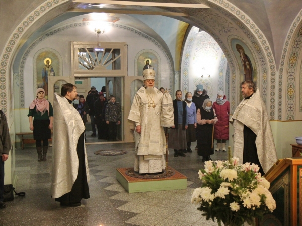 Накануне дня памяти первомученика и архидиакона Стефана епископ Василий совершил Всенощное бдение