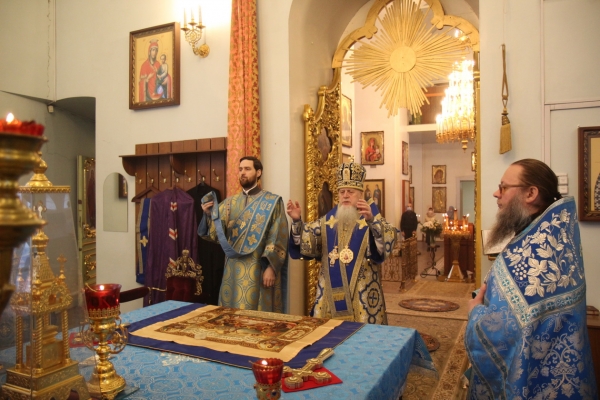 В день памяти иконы Божией Матери «Нечаянная Радость» епископ Василий совершил Литургию в Коряжме