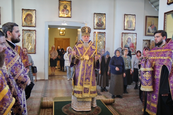 Накануне дня памяти прп. Марии Египетской епископ Василий совершил Всенощное бдение в Коряжме