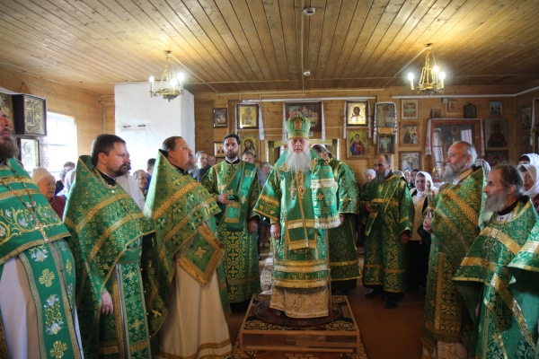 Епископ Василий совершил Божественную литургию в Няндоме