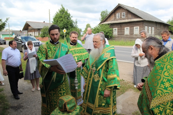 Епископ Василий совершил освящение храма в честь вмч. Георгия Победоносца в с. Долматово