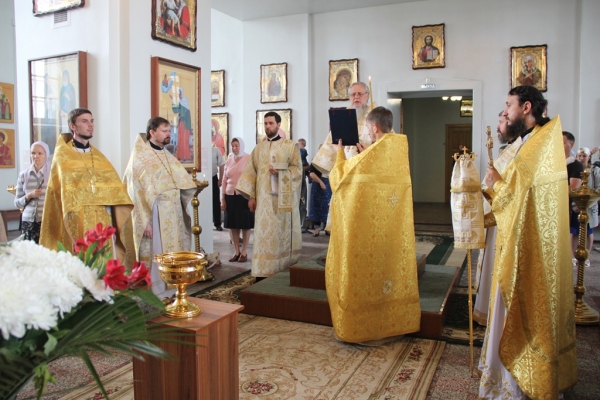 В день памяти равноапостольной княгини Ольги епископ Василий совершил Литургию в храме прп. Лонгина Коряжемского