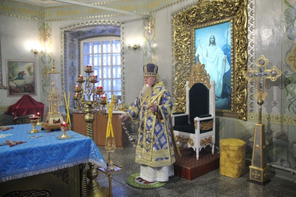 Епископ Василий совершил Всенощное бдение накануне недели о мытаре и фарисее