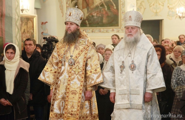 Епископ Василий сослужил митрополиту Даниилу Божественную литургию в день памяти Архистратига Божия Михаила