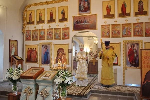 Накануне дня памяти перенесения из Едессы в Константинополь Нерукотворенного Образа Господня епископ Василий совершил Всенощное бдение
