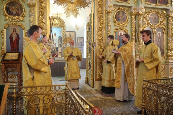 В день памяти апостола Андрея Первозванного епископ Василий совершил Божественную литургию 